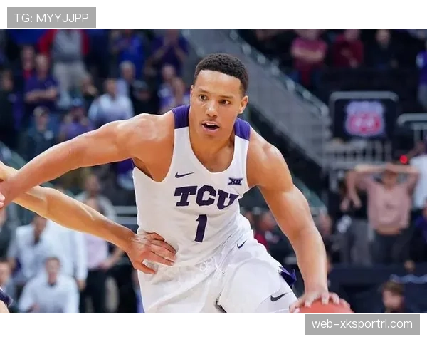 德斯蒙德·班恩三分命中率提升拉开空间，助力球队外线火力升级